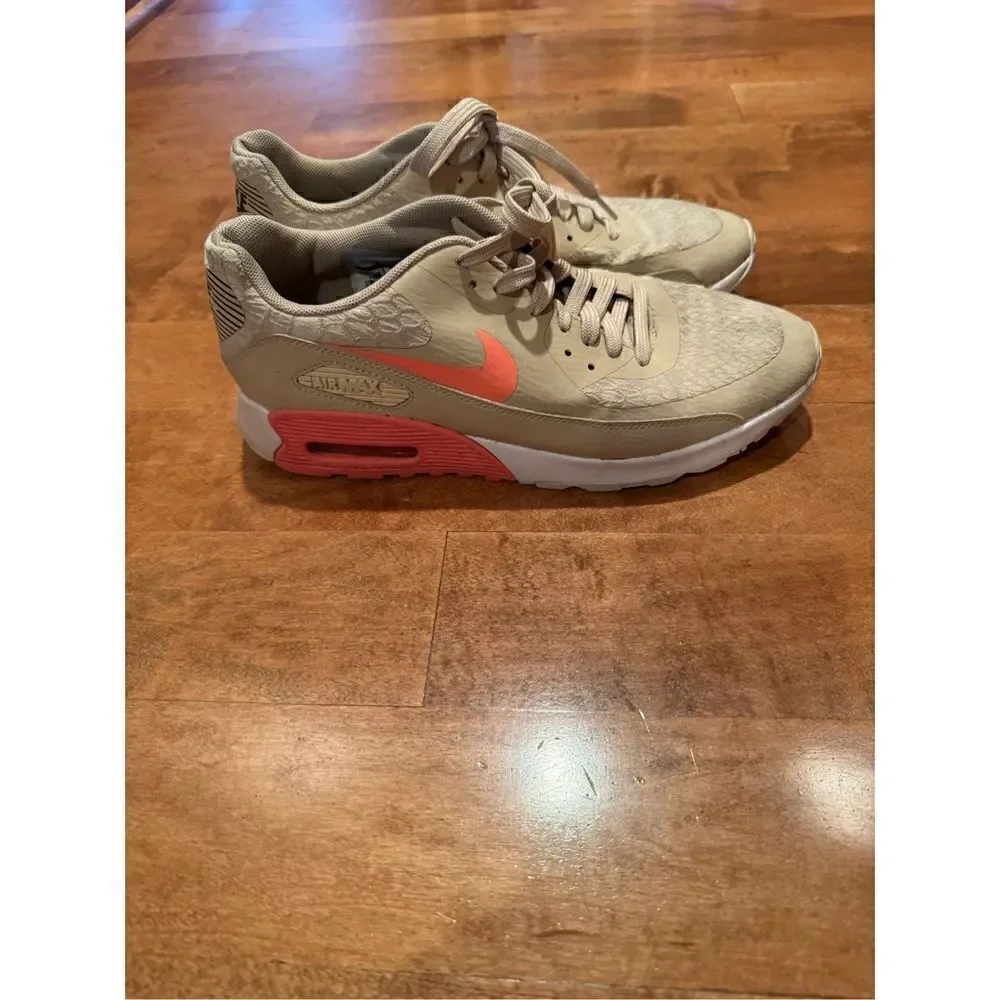 Women’s Nike air max sneakers